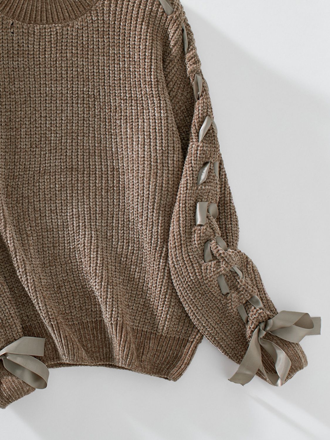 Ribbed sweater with long sleeves and round neck