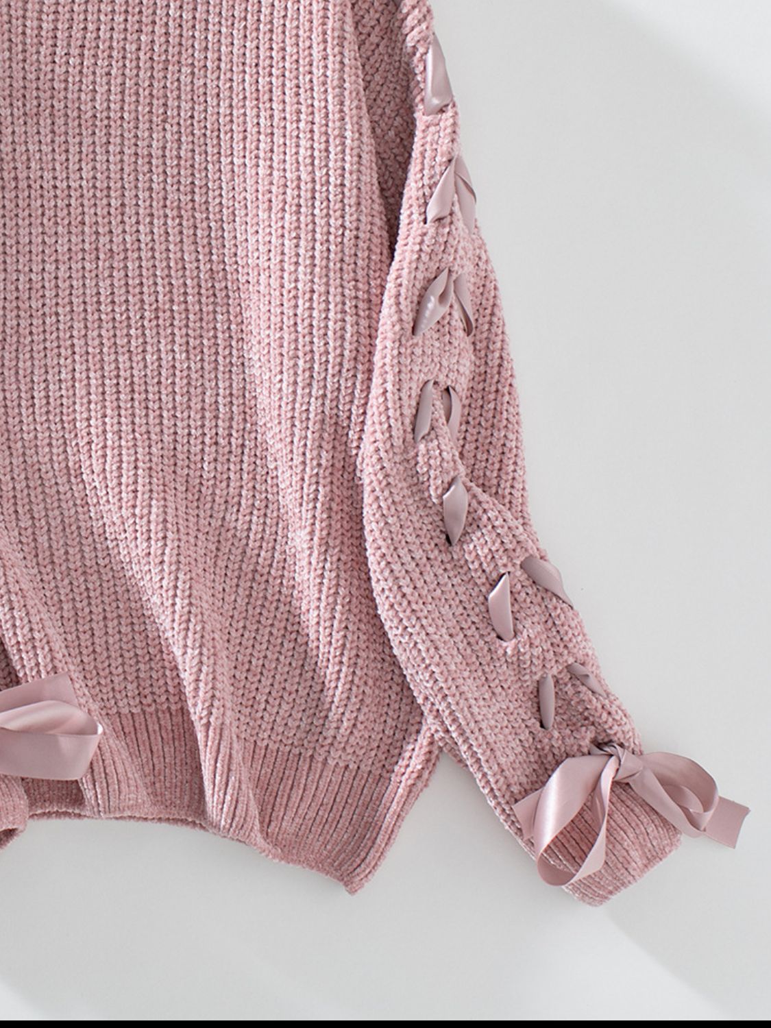 Ribbed sweater with long sleeves and round neck