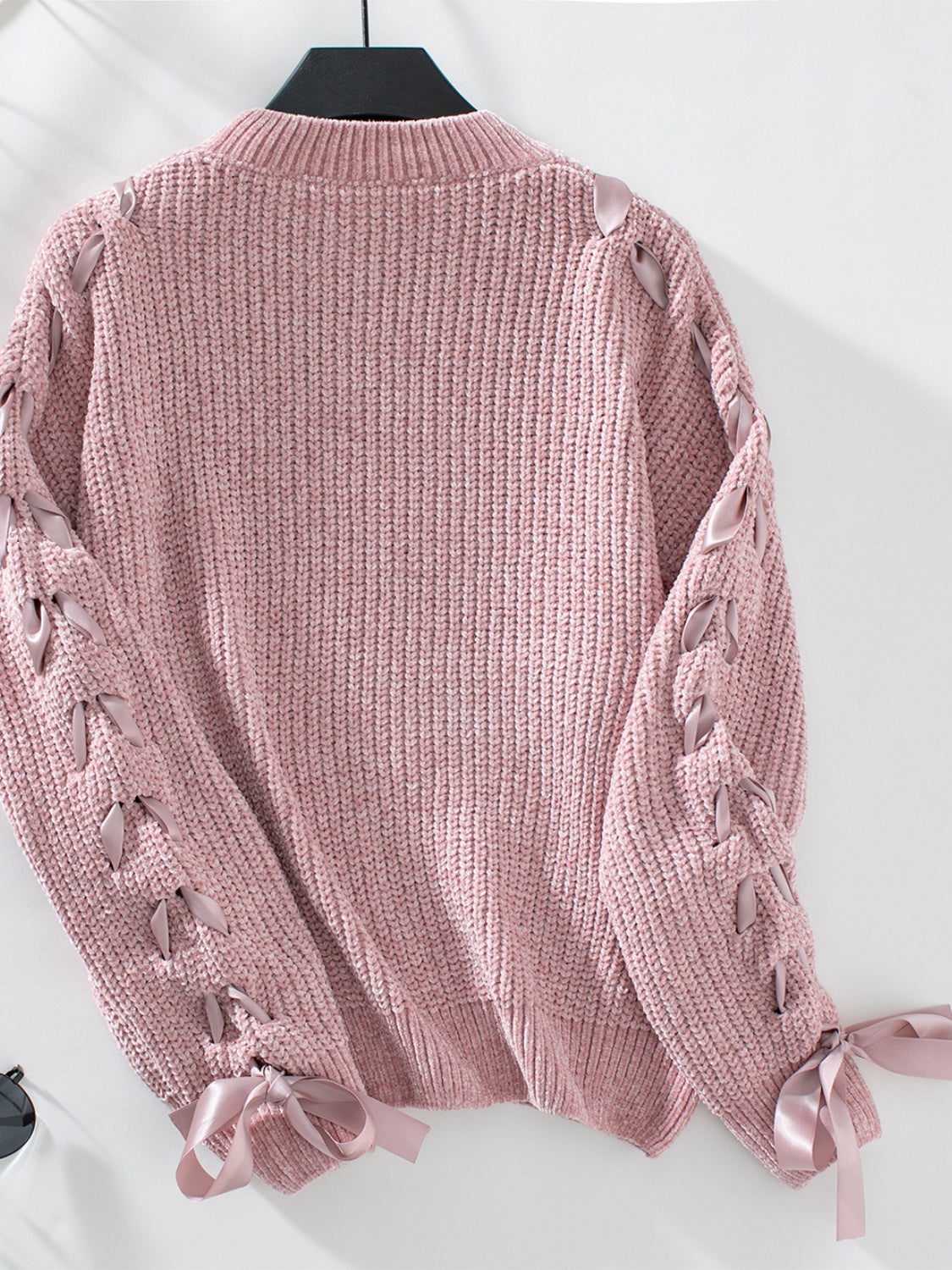 Ribbed sweater with long sleeves and round neck