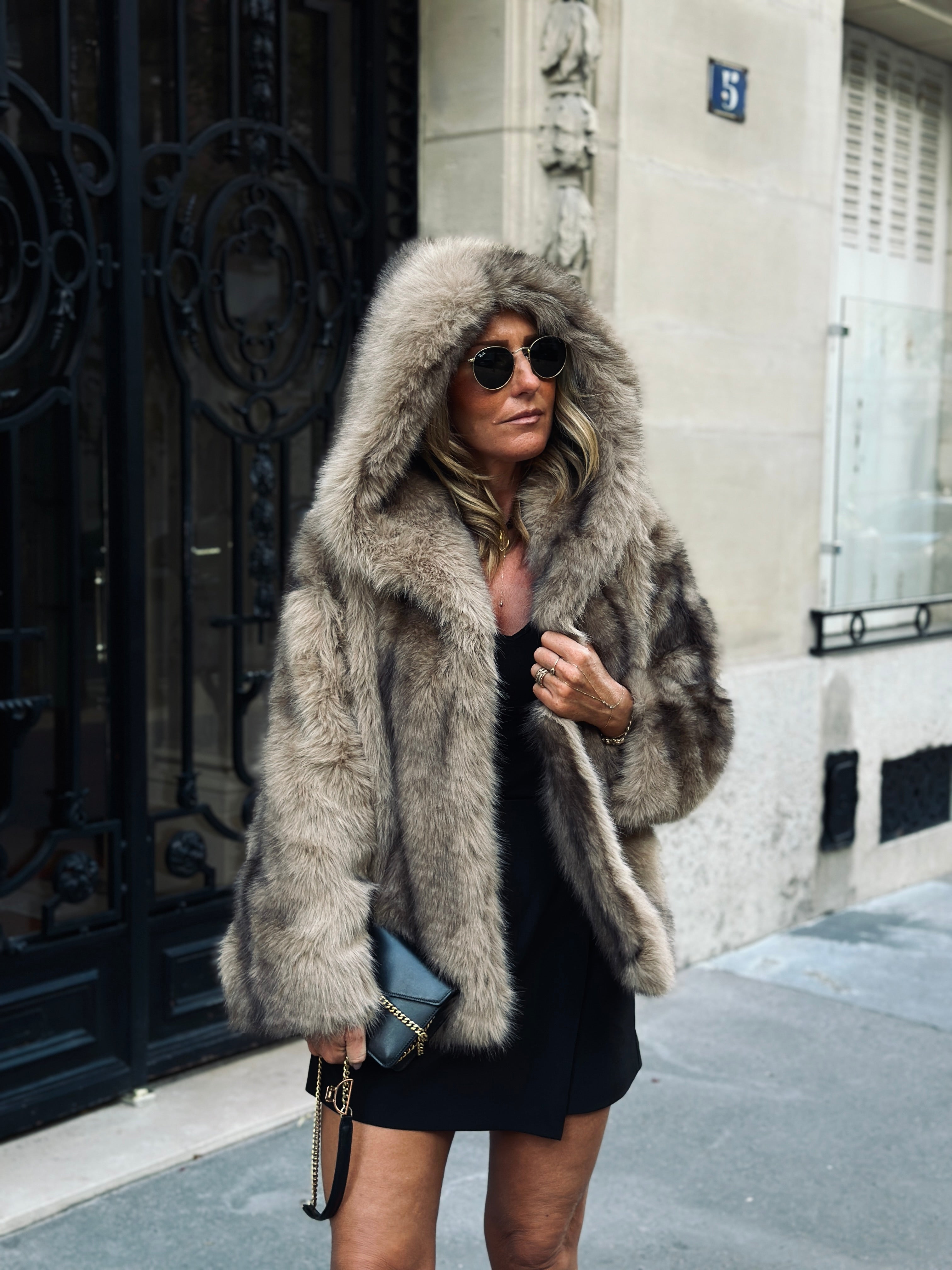 Luxe Faux Fur Jas met Capuchon - Beige