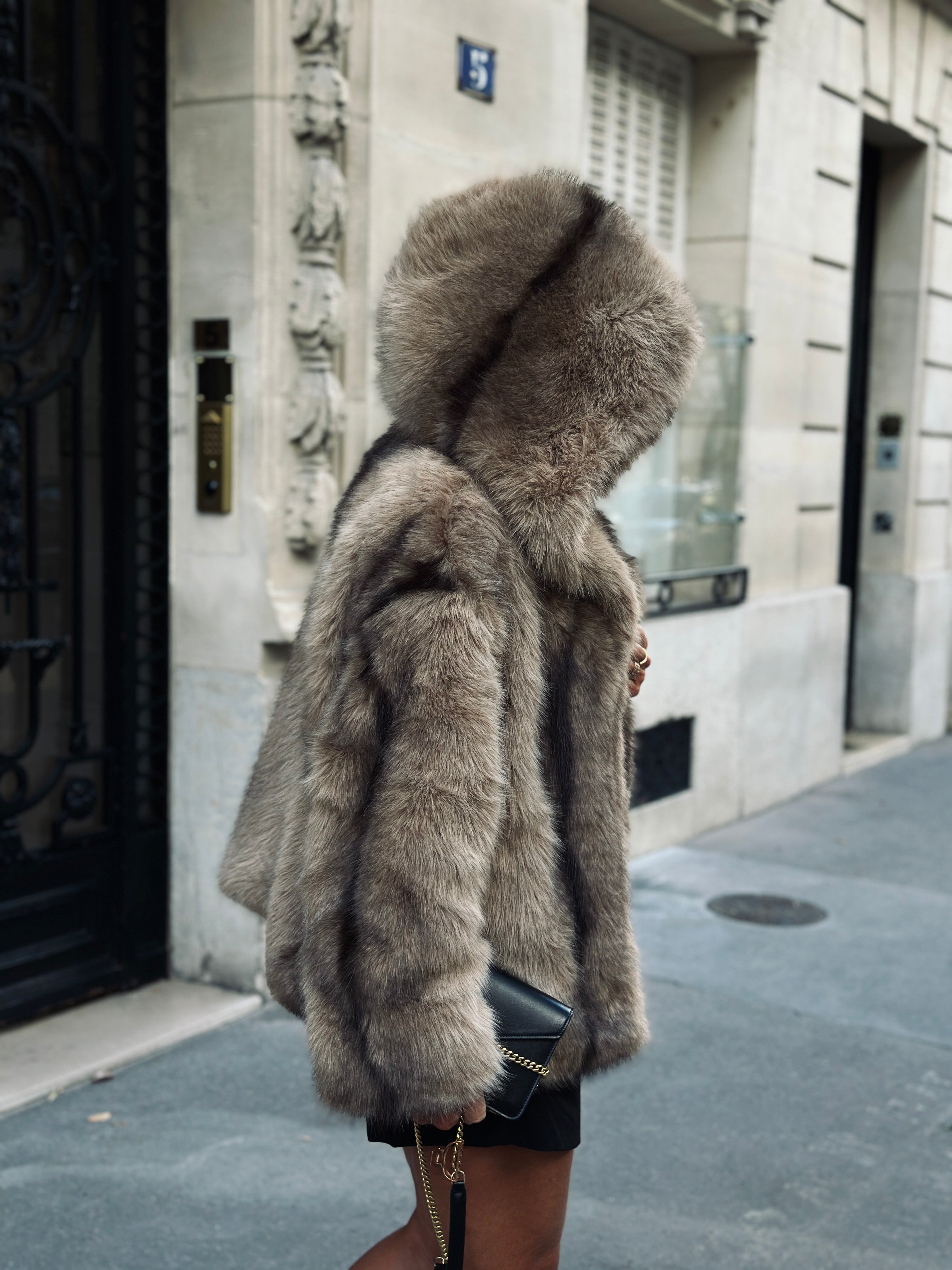 Luxe Faux Fur Jas met Capuchon - Beige