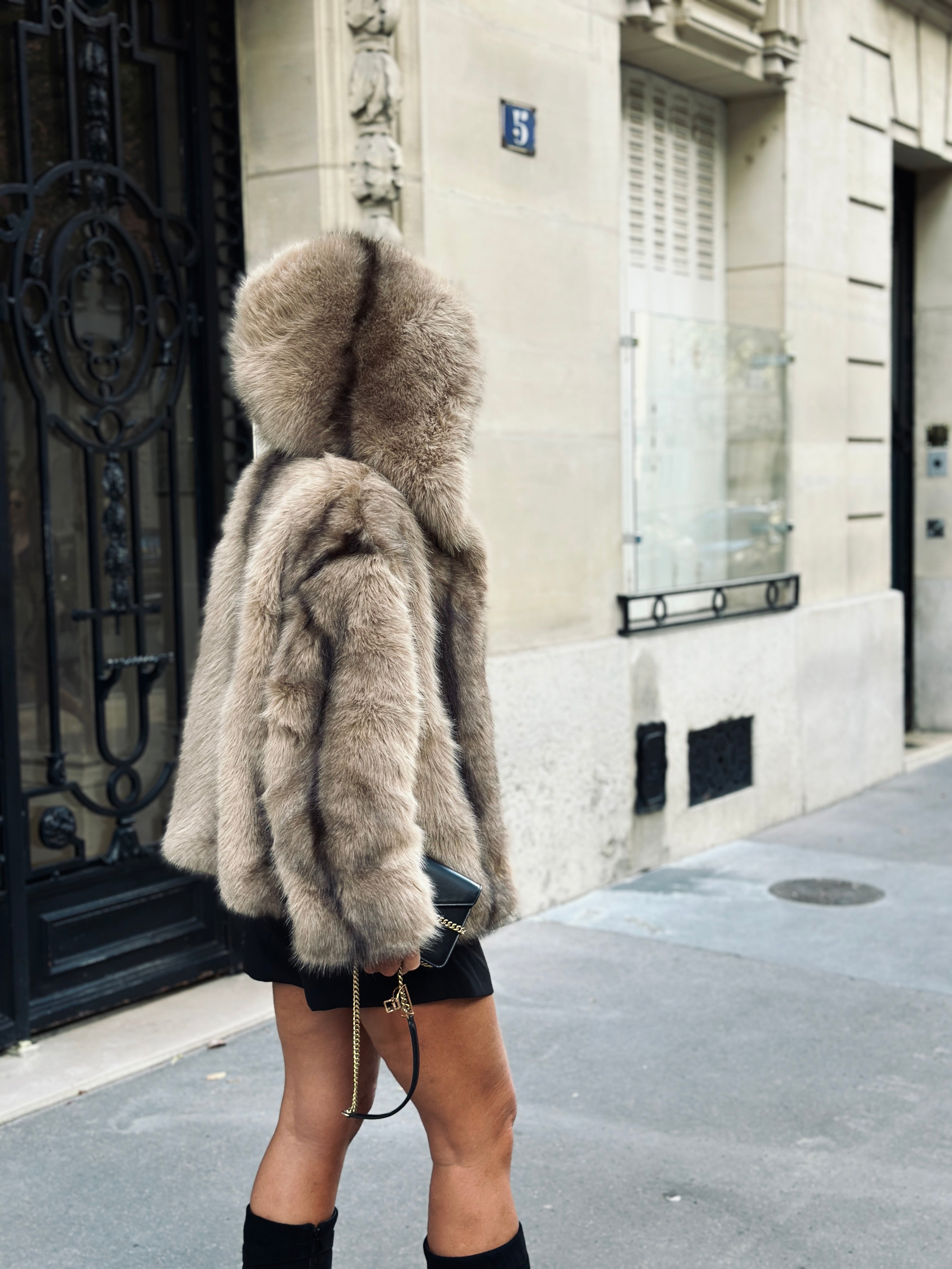 Luxe Faux Fur Jas met Capuchon - Beige