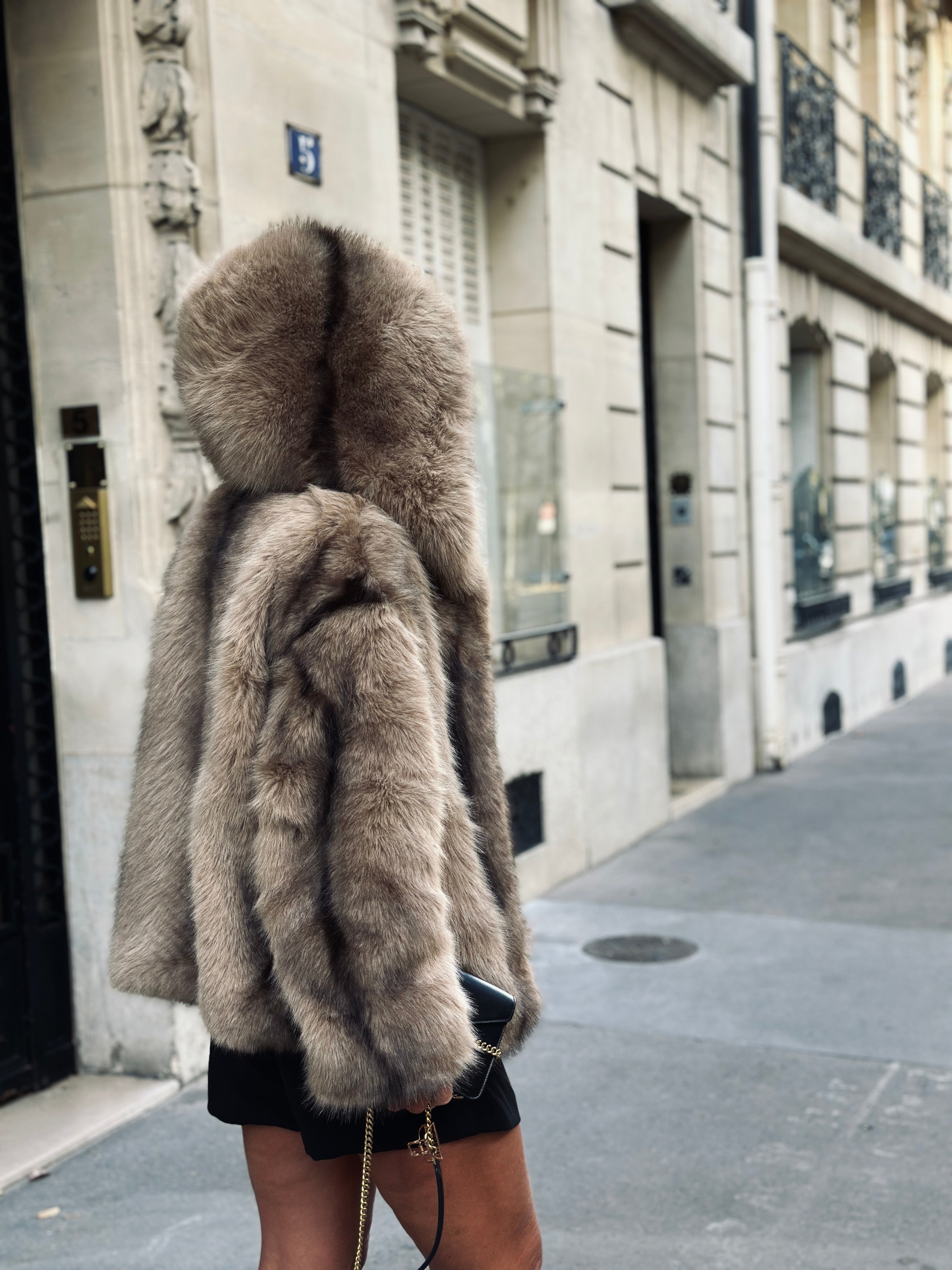 Luxe Faux Fur Jas met Capuchon - Beige