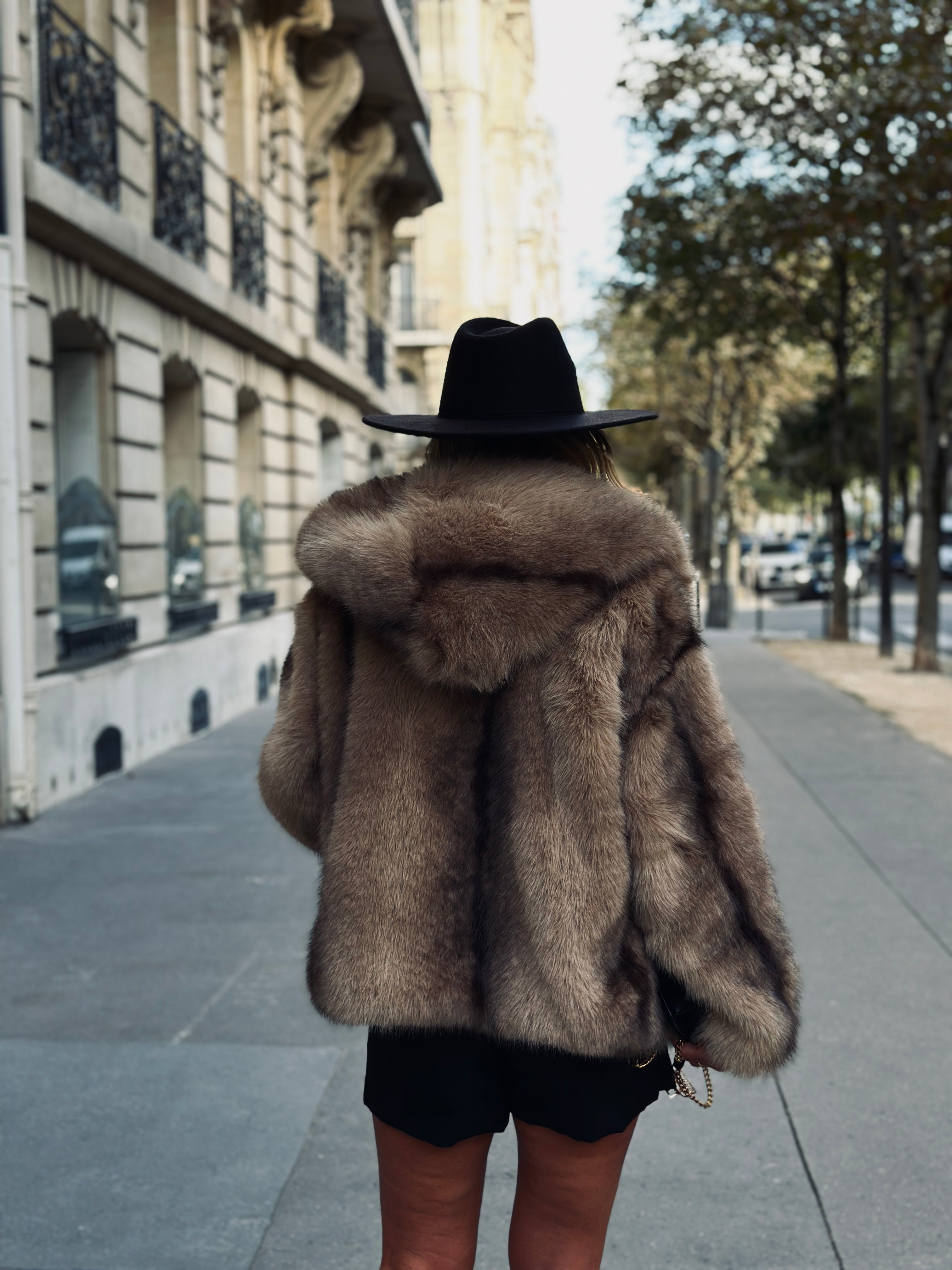 Luxe Faux Fur Jas met Capuchon - Beige