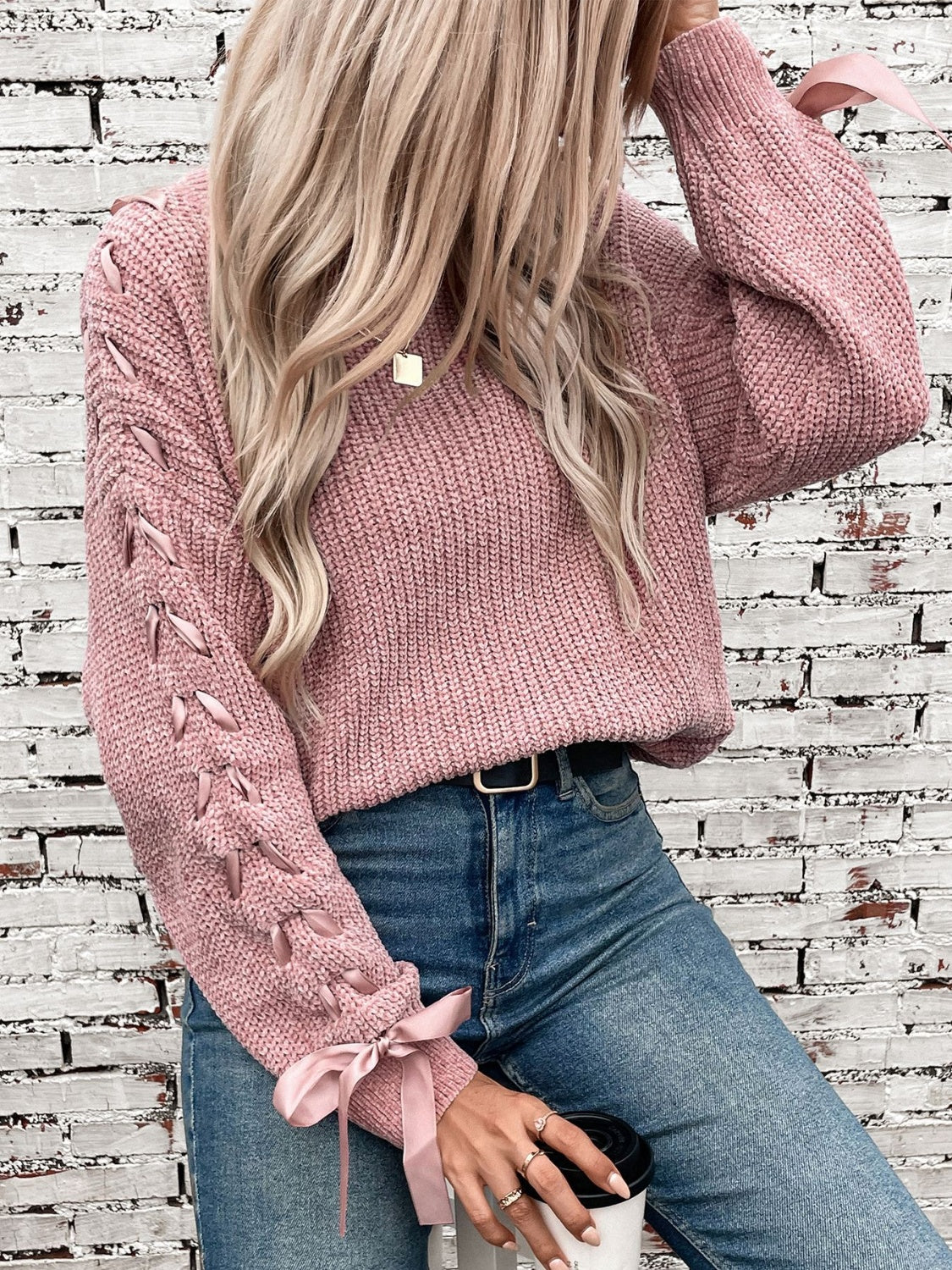 Ribbed sweater with long sleeves and round neck