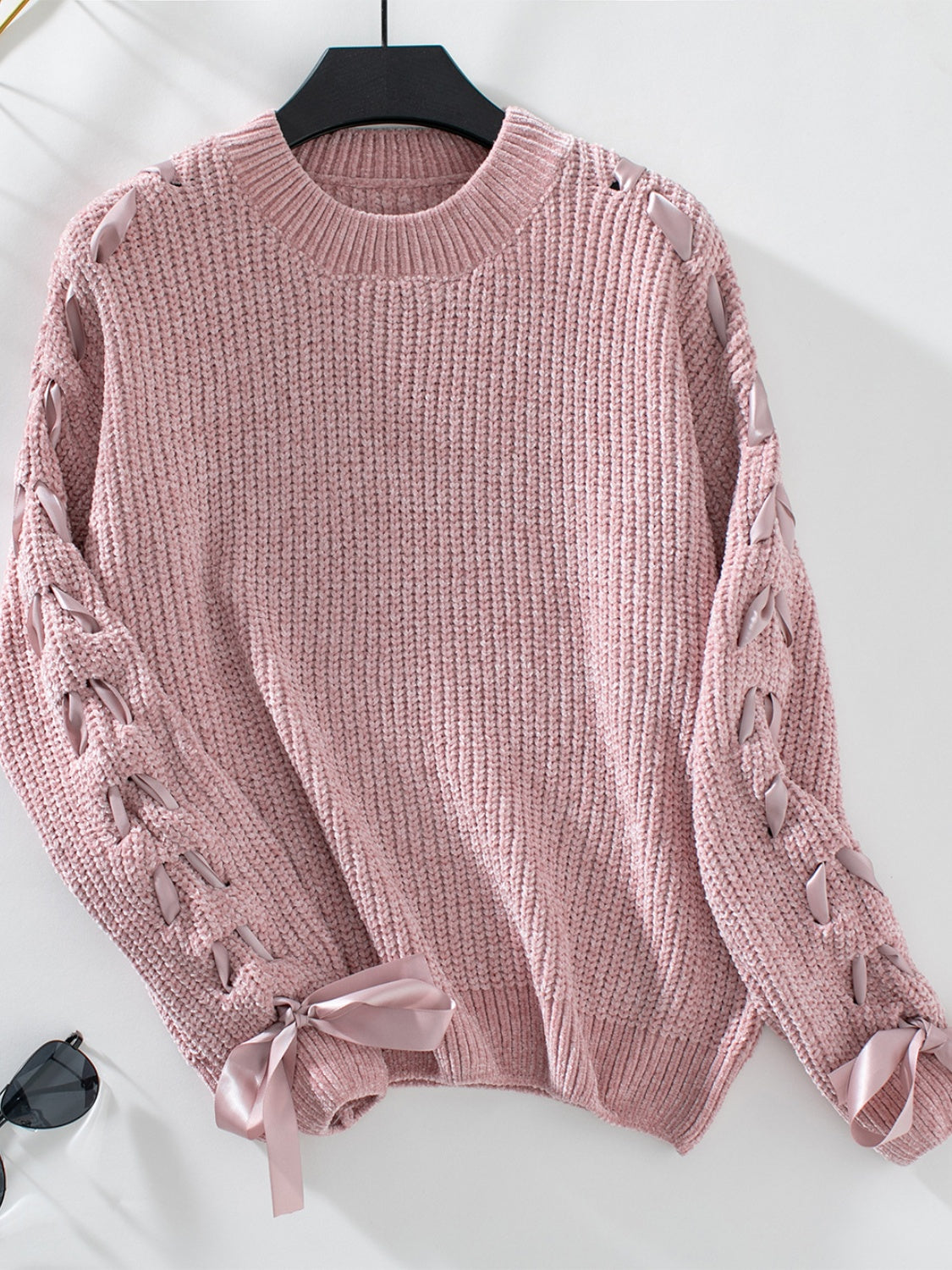 Ribbed sweater with long sleeves and round neck