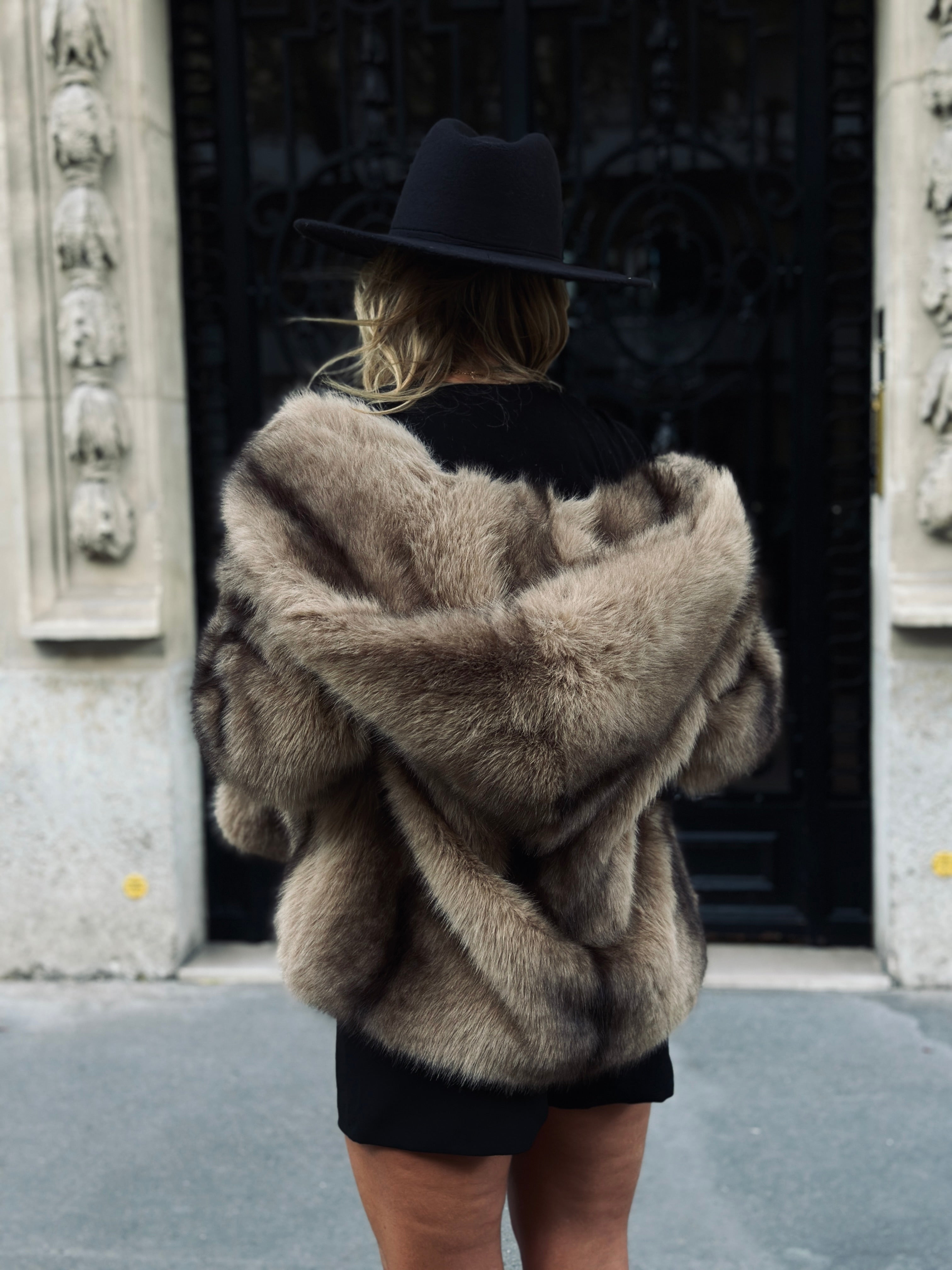 Luxe Faux Fur Jas met Capuchon - Beige