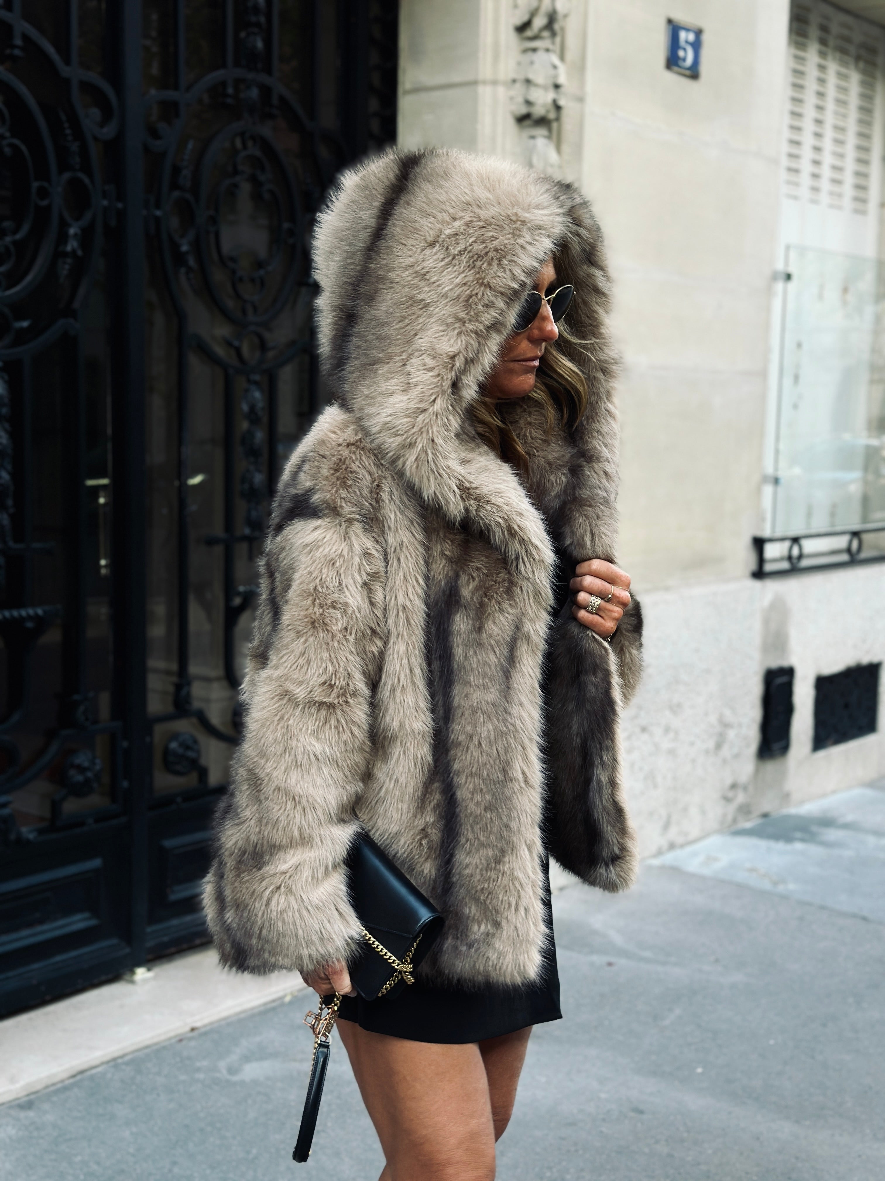 Luxe Faux Fur Jas met Capuchon - Beige