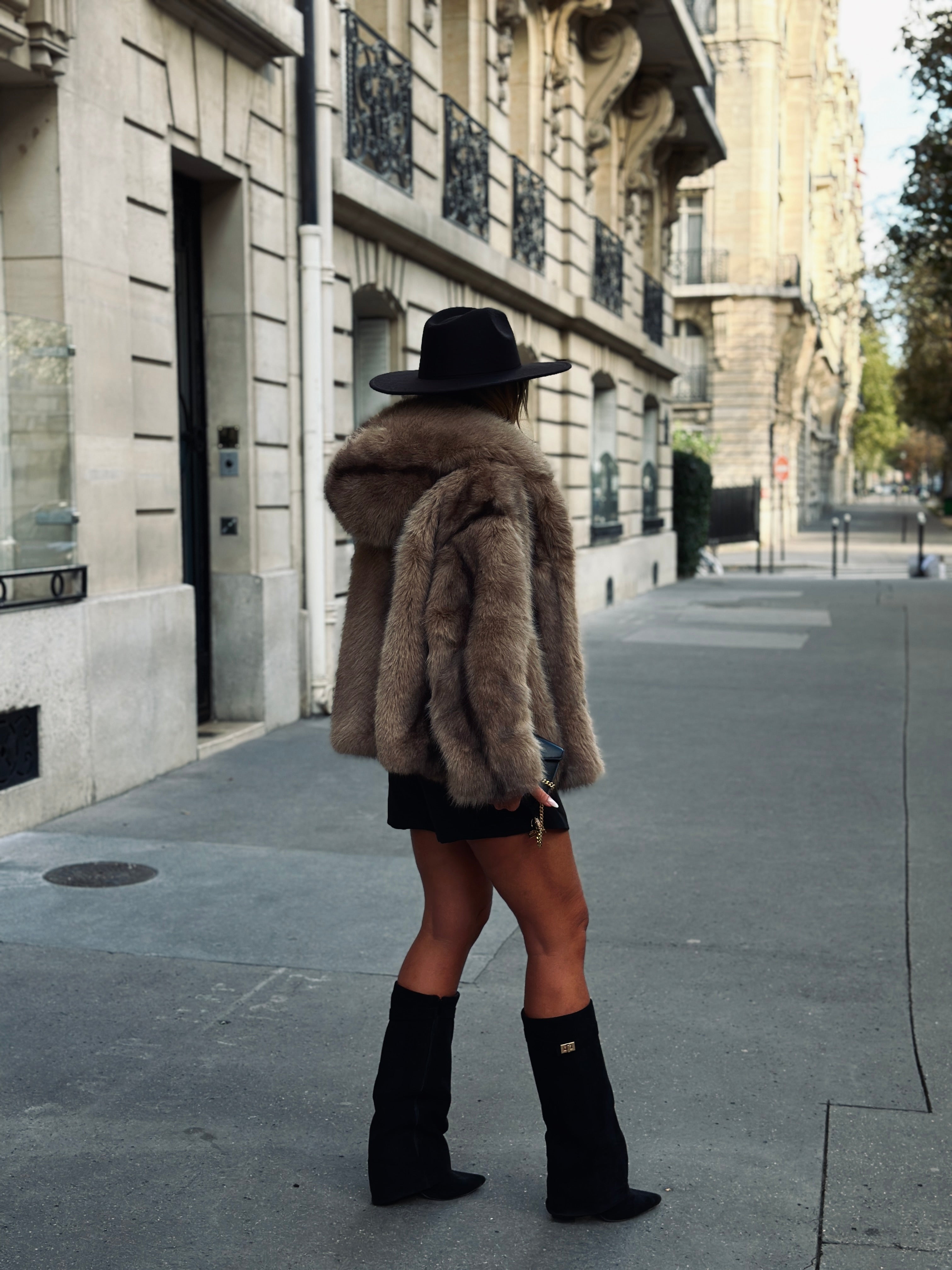 Luxe Faux Fur Jas met Capuchon - Beige